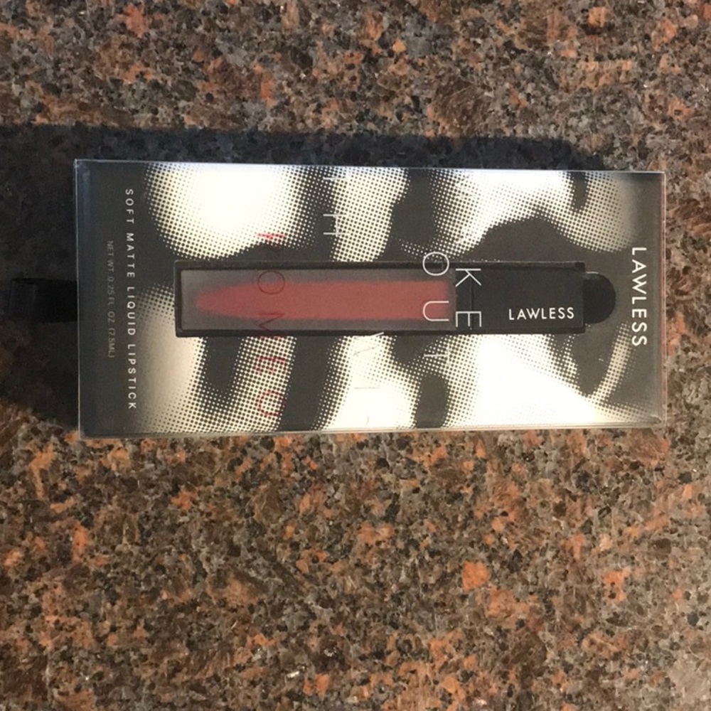 LAWLESS Make out Soft Matte Liquid Lipstick